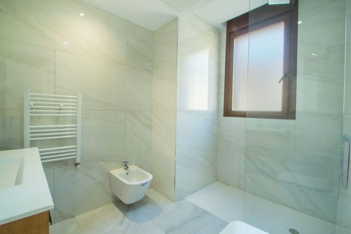 Image No.10-4 Bed Villa for sale