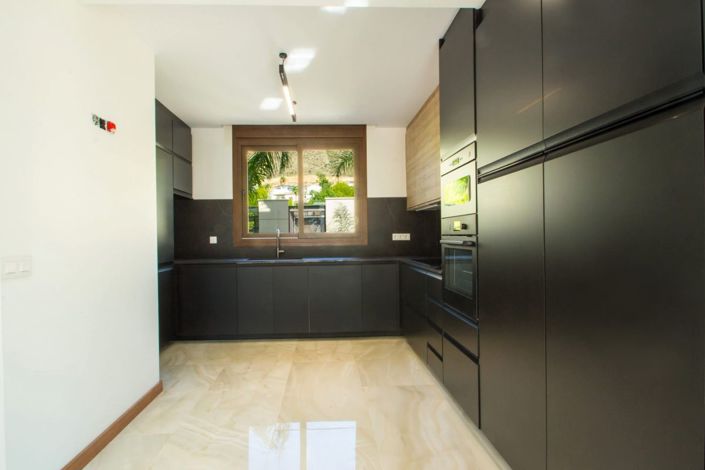 Image No.12-4 Bed Villa for sale