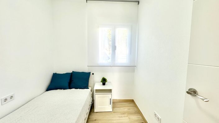 Image No.41-3 Bed Property for sale