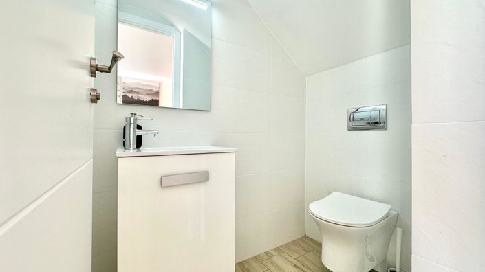 Image No.45-3 Bed Property for sale