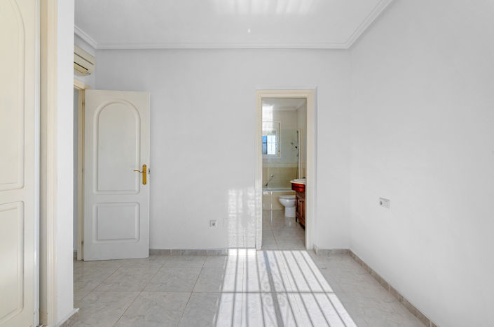 Image No.22-4 Bed Villa for sale