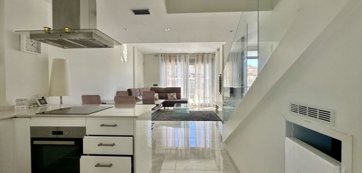 Image No.10-3 Bed Villa for sale