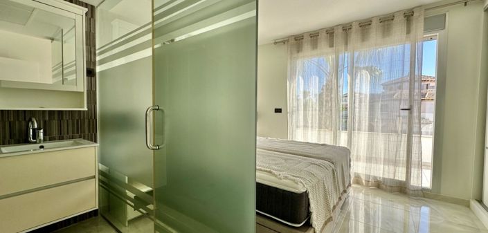 Image No.35-3 Bed Villa for sale