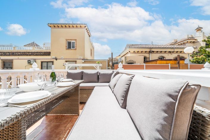 Image No.19-4 Bed Property for sale