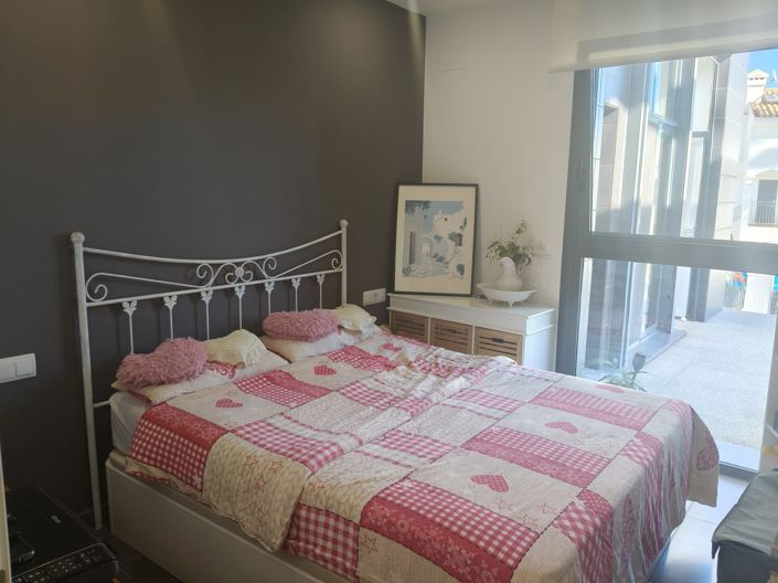 Image No.8-2 Bed Property for sale