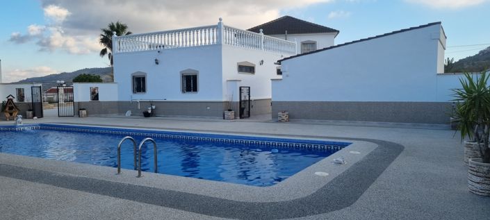 Image No.3-6 Bed Villa for sale