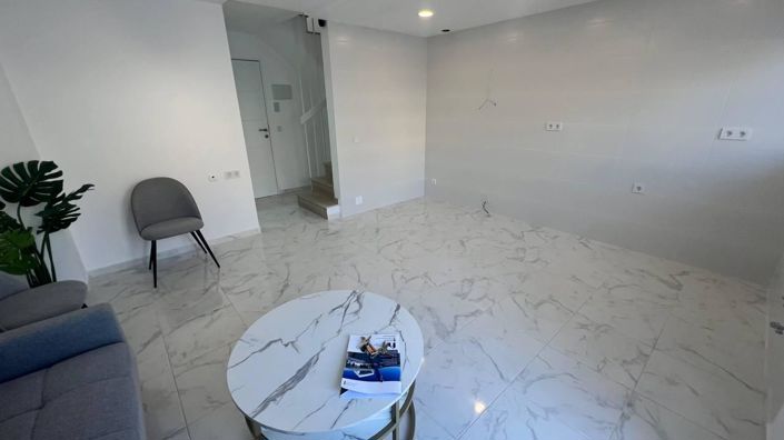 Image No.11-3 Bed Property for sale