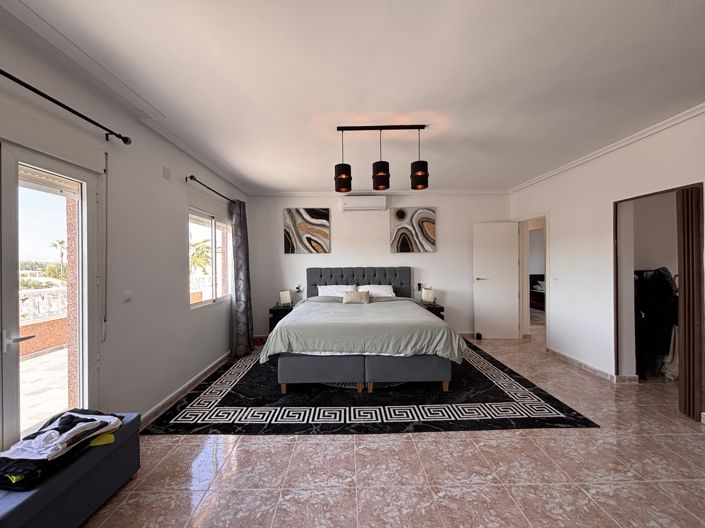 Image No.27-5 Bed Villa for sale
