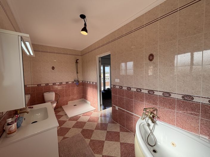 Image No.30-5 Bed Villa for sale