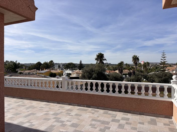 Image No.42-5 Bed Villa for sale