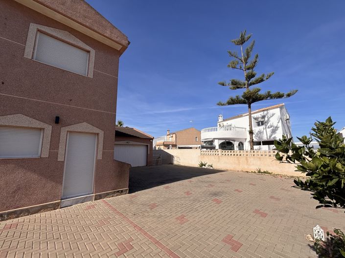 Image No.6-5 Bed Villa for sale