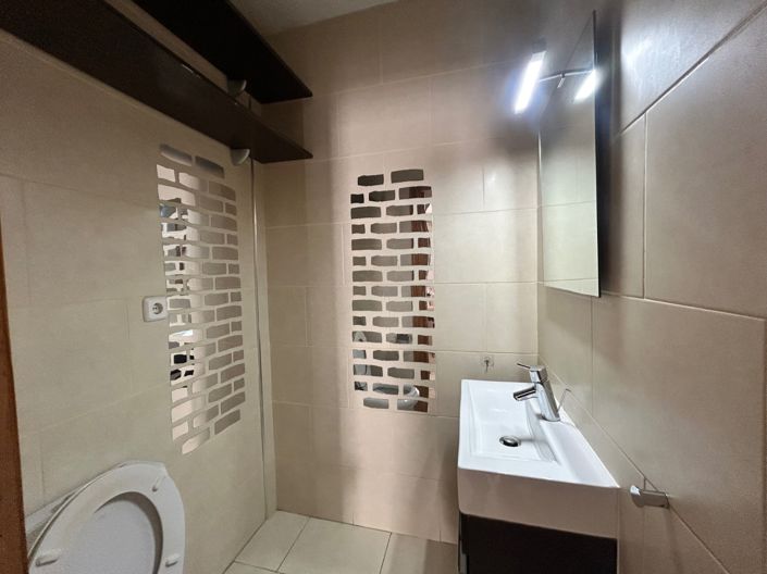 Image No.11-2 Bed Property for sale