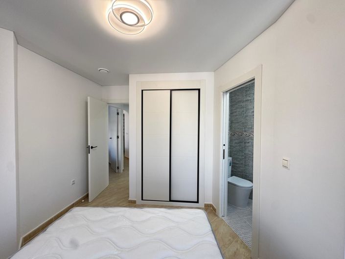 Image No.34-3 Bed Apartment for sale