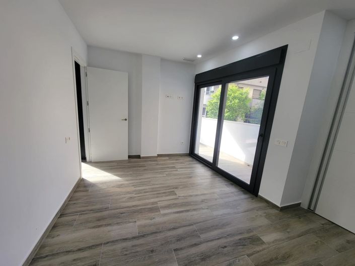 Image No.18-3 Bed Apartment for sale