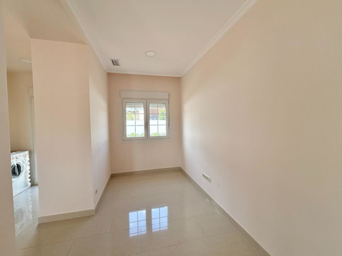 Image No.12-4 Bed Villa for sale