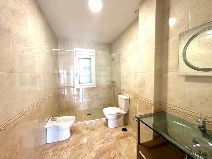 Image No.17-4 Bed Villa for sale