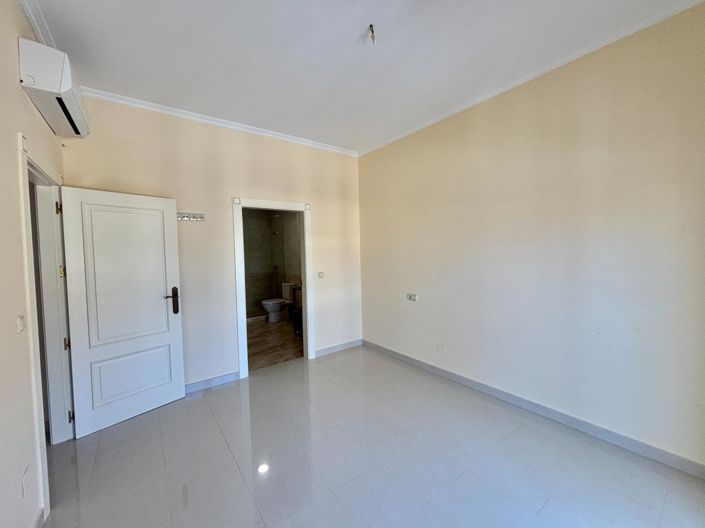 Image No.19-4 Bed Villa for sale