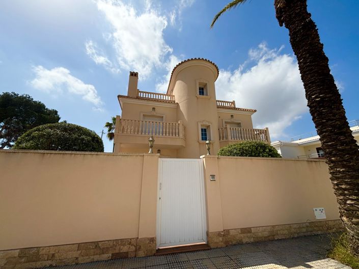 Image No.4-4 Bed Villa for sale