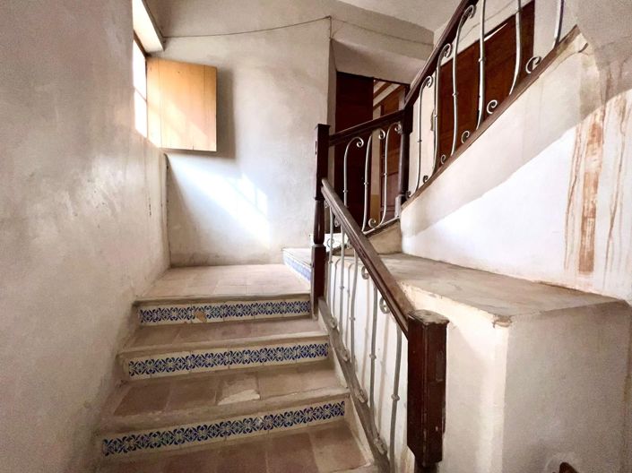 Image No.20-8 Bed Property for sale