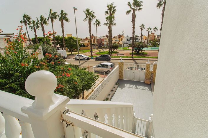 Image No.46-4 Bed Property for sale