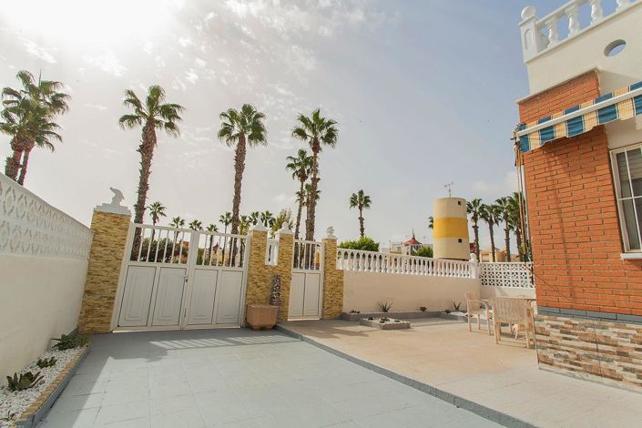 Image No.5-4 Bed Property for sale