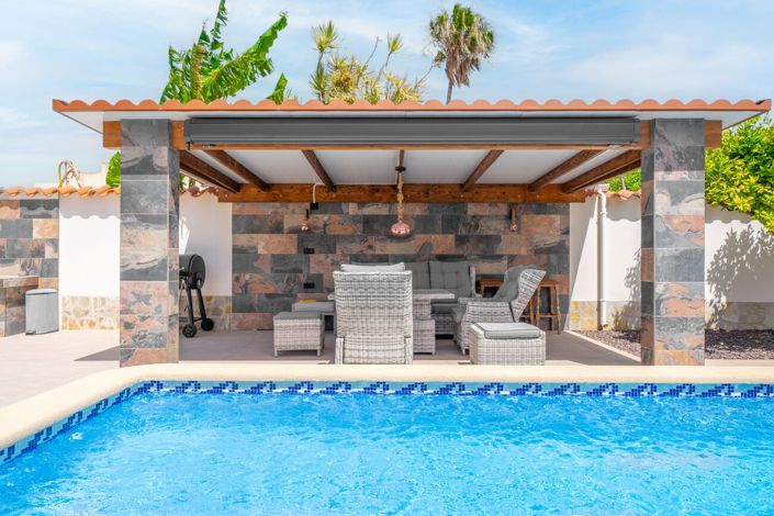 Image No.2-4 Bed Villa for sale
