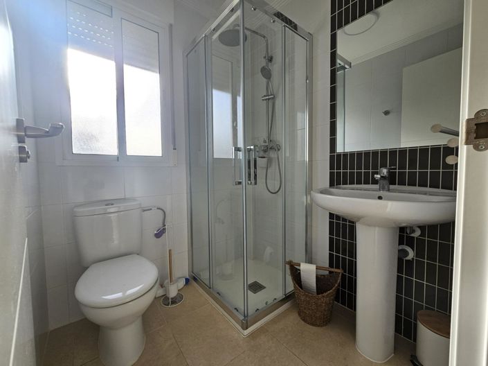 Image No.12-3 Bed Property for sale