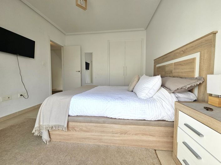 Image No.15-3 Bed Property for sale