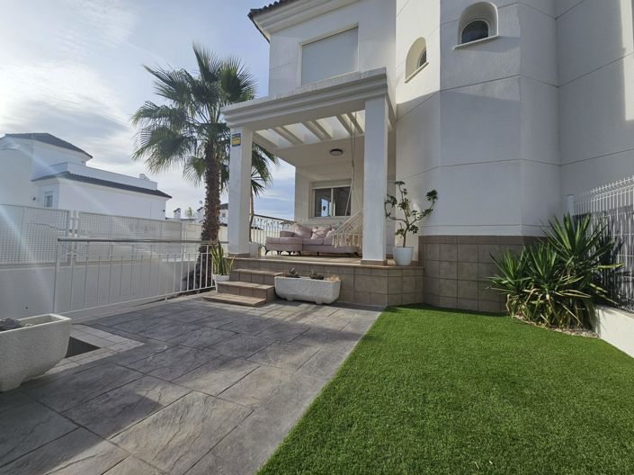 Image No.23-3 Bed Property for sale