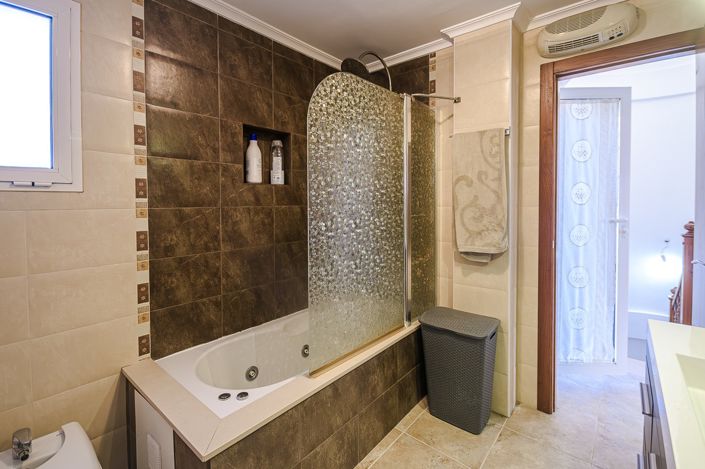 Image No.18-4 Bed Villa for sale