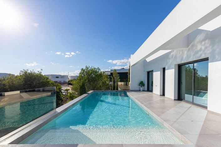 Image No.10-4 Bed Villa for sale