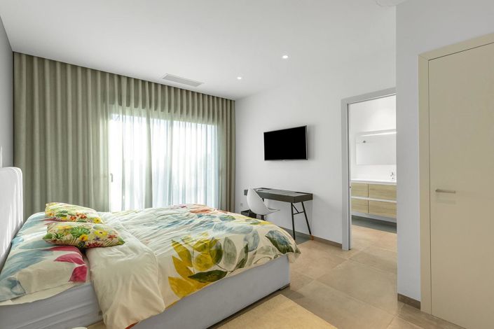 Image No.40-4 Bed Villa for sale