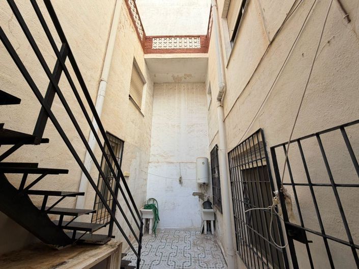 Image No.18-3 Bed Property for sale