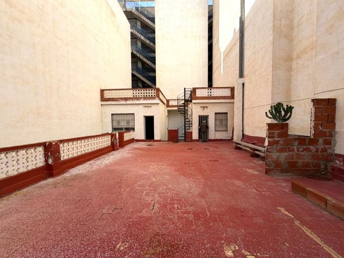 Image No.19-3 Bed Property for sale