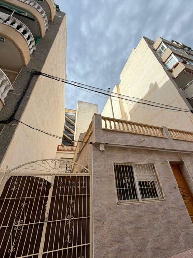 Image No.22-3 Bed Property for sale