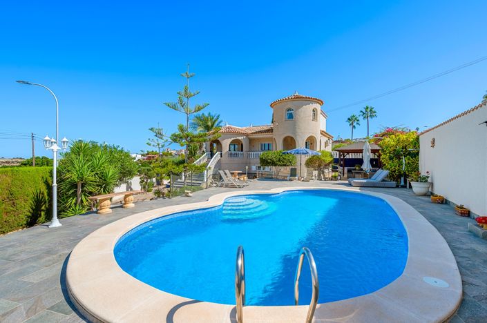 Image No.48-5 Bed Villa for sale