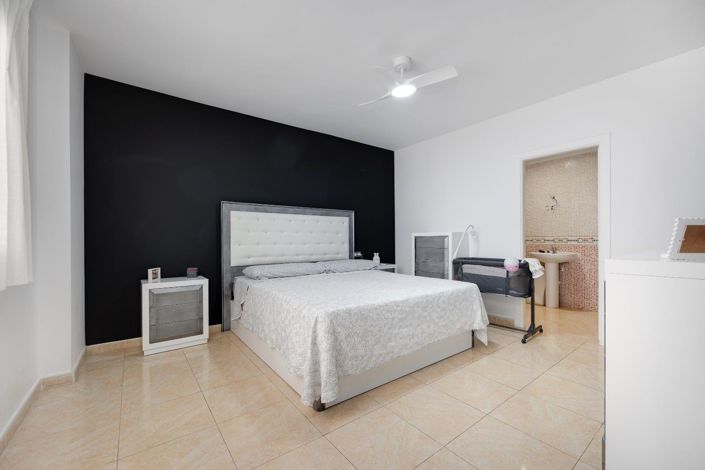 Image No.21-3 Bed Apartment for sale