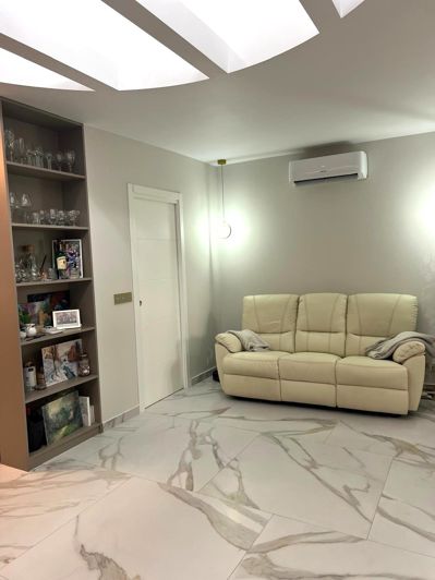 Image No.3-3 Bed Property for sale