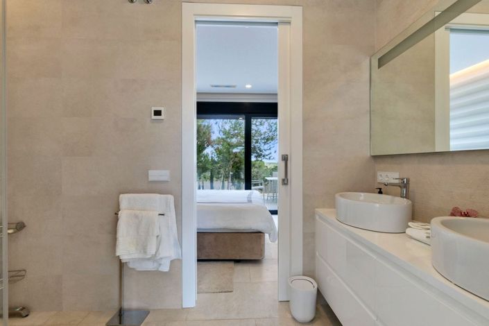 Image No.18-3 Bed Villa for sale