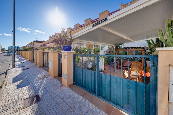 Image No.2-Villa de 4 chambres à vendre à Orihuela Costa