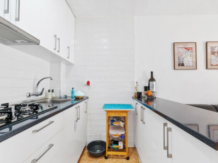 Image No.12-2 Bed Property for sale