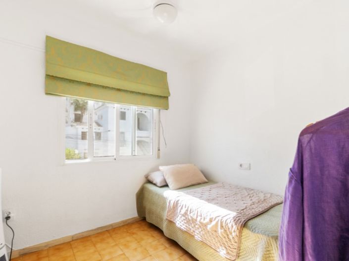 Image No.18-2 Bed Property for sale