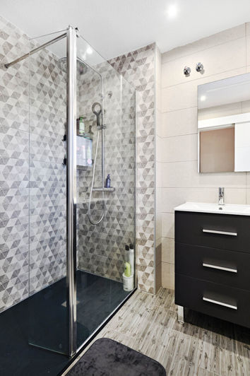 Image No.18-3 Bed Property for sale