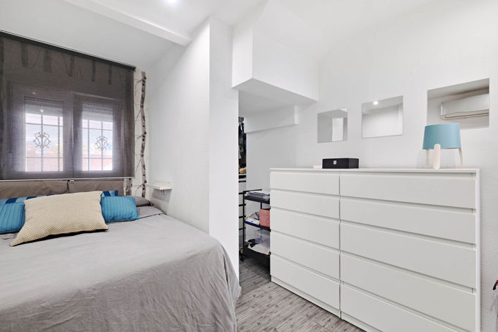 Image No.40-3 Bed Property for sale