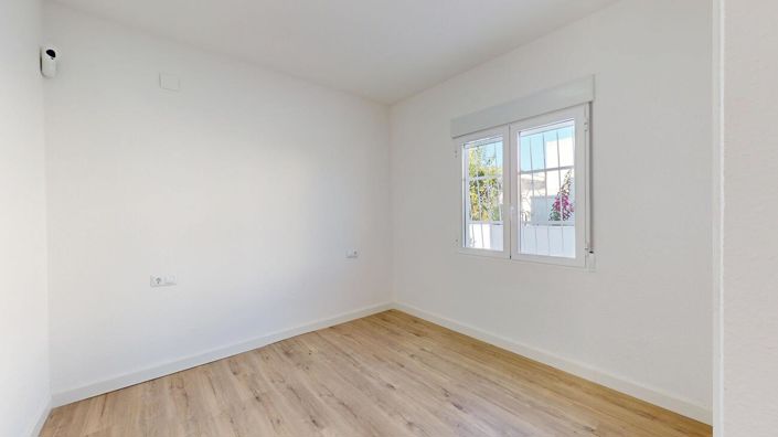 Image No.17-2 Bed Apartment for sale