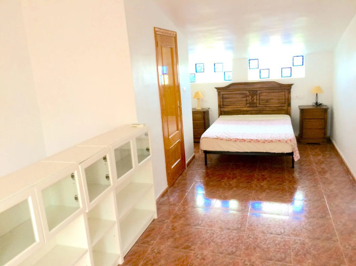 Image No.11-3 Bed Property for sale