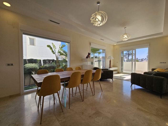 Image No.9-5 Bed Villa for sale