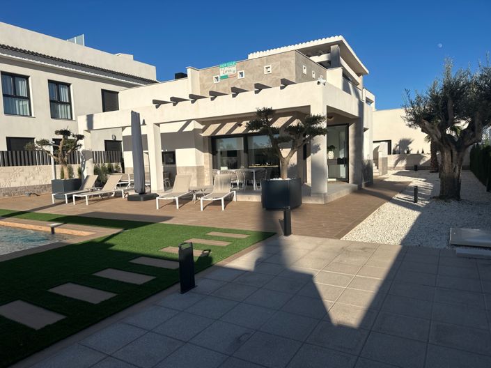 Image No.4-3 Bed Villa for sale