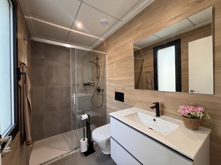 Image No.14-2 Bed Property for sale