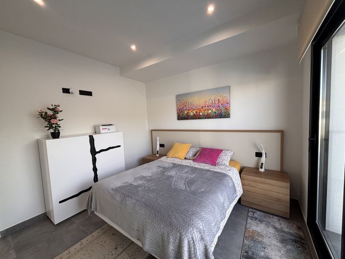 Image No.17-2 Bed Property for sale